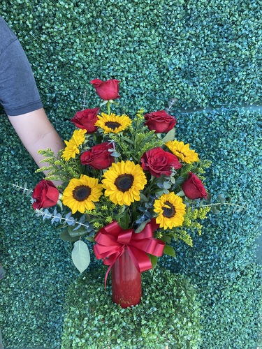 Sunshine from Forever Flowers, flower delivery in St. Thomas, VI